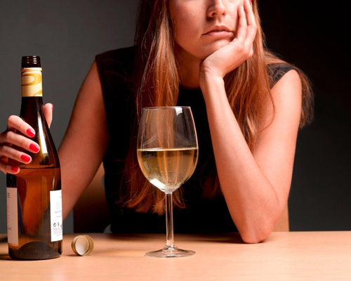 Анонимное лечение женского алкоголизма в Любани
